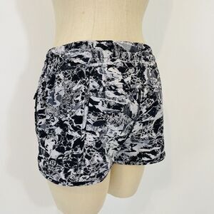 Lululemon Alpine Tracker Shorts Women’s Size 6 Black White Lined 4” Inseam